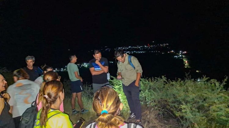 Realizaron un trekking nocturno al Cerro La Bandera en Luján
