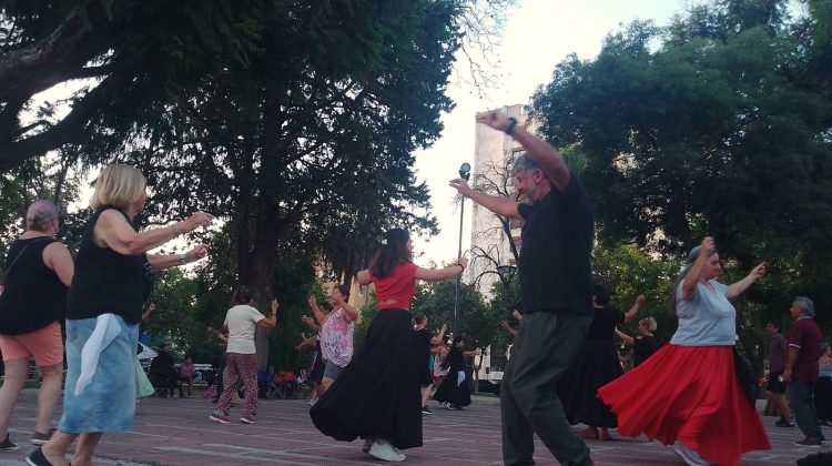 Se realizó el cuarto encuentro de danzas cuyanas en la Plaza Independencia