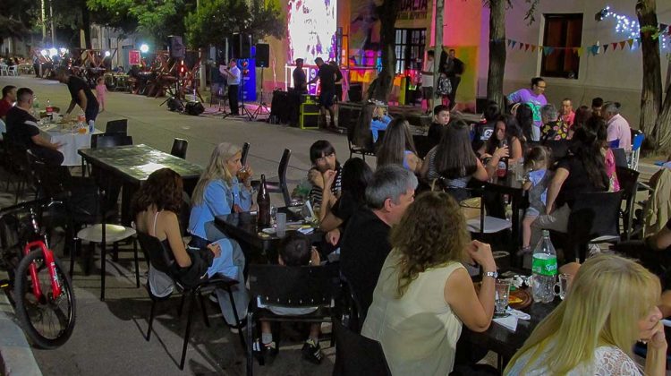 Con la peatonal cultural, San Francisco vive la temporada a pleno