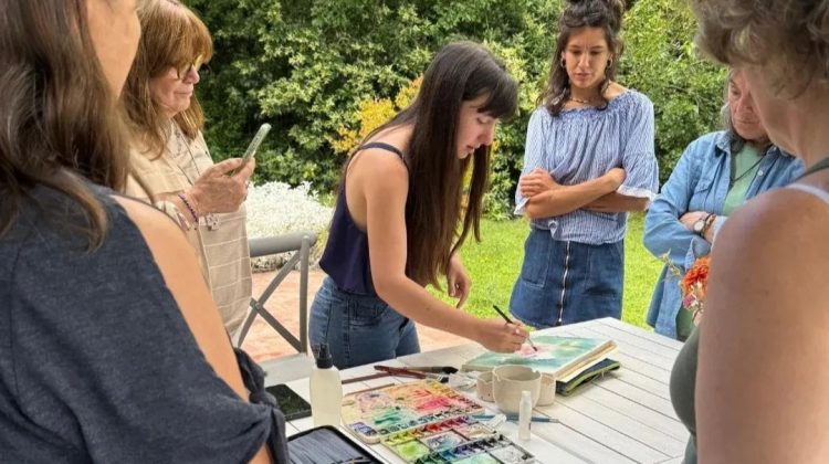 La artista Guadalupe Infiesta abre en Merlo nuevos cupos para su taller de dibujo y pintura