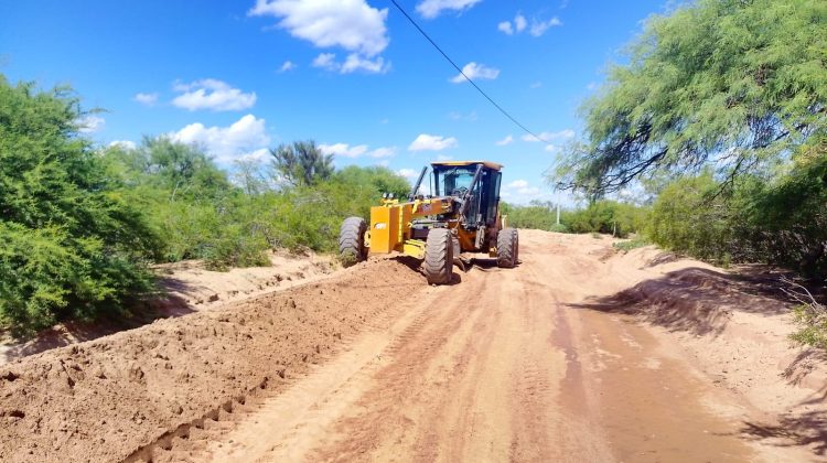 Vialidad avanza con tareas de mantenimiento, limpieza y mejoras en distintos puntos de la provincia 