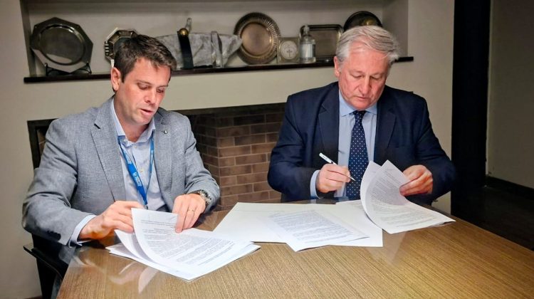 El Hospital Carrillo firmó un convenio para implementar su programa de trasplante hepático