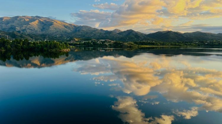 La REM anticipó un inicio de semana inestable y ventosa con ráfagas fuertes en toda la provincia