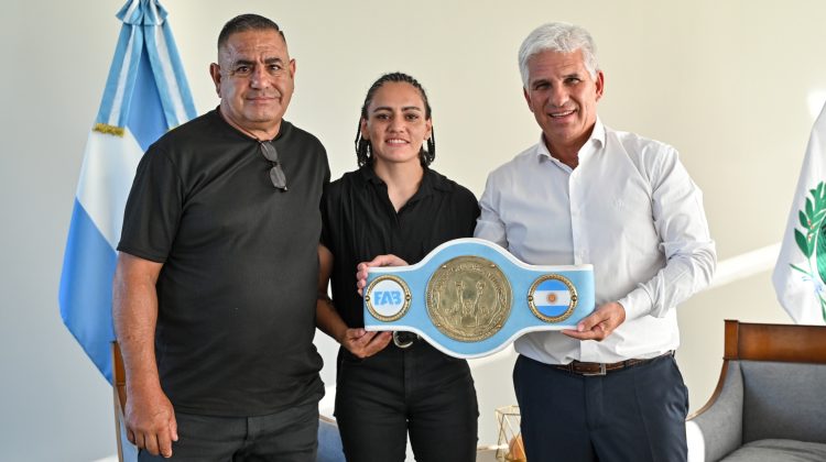 Poggi recibió en su despacho a ‘La Princesita’ Luján, campeona argentina de boxeo
