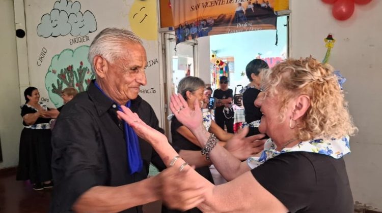 Talleres para personas mayores: “Uno se olvida de los problemas y sale de acá con una sonrisa”