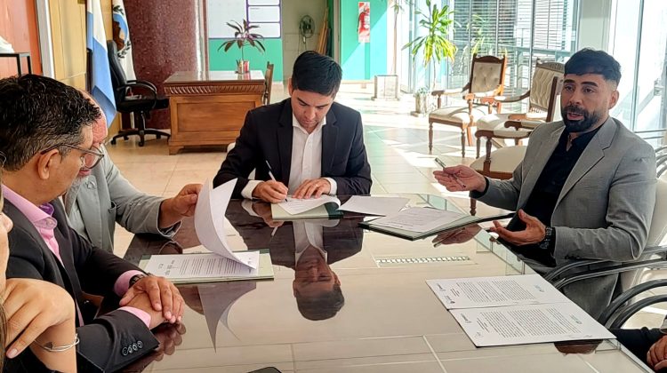 Educación y la ULP firmaron un convenio con Streambe SA para capacitar a alumnos de secundaria