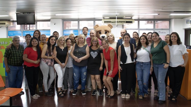 Edith se va después de más de 40 años de servicio en el Registro Civil