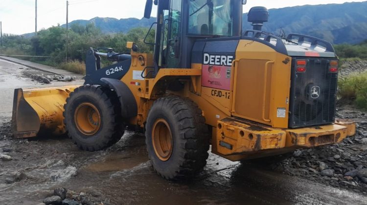 Vialidad Provincial realizó mantenimiento de caminos en Cortaderas, Anchorena y Merlo