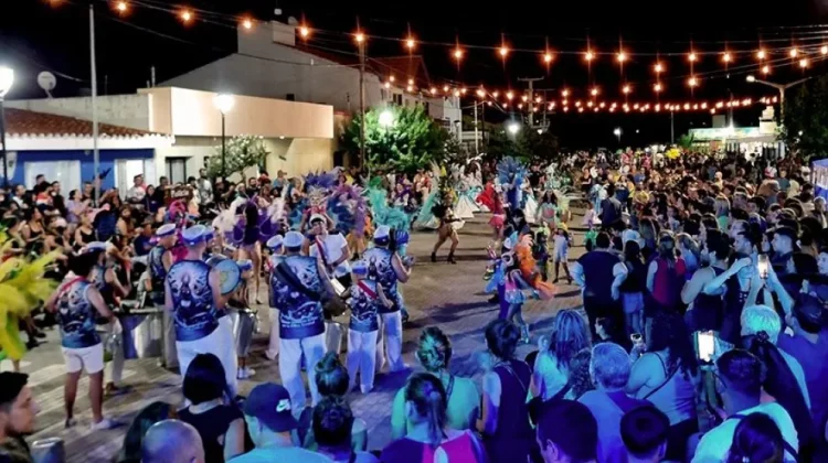 Gran expectativa de vecinos y turistas por el Carnaval de Los Molles 2026