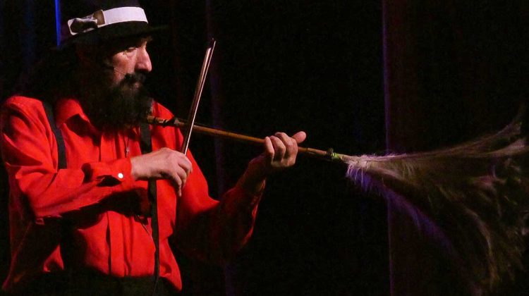 El popular artista Hugo Varela se presentó en el Teatro de San Francisco