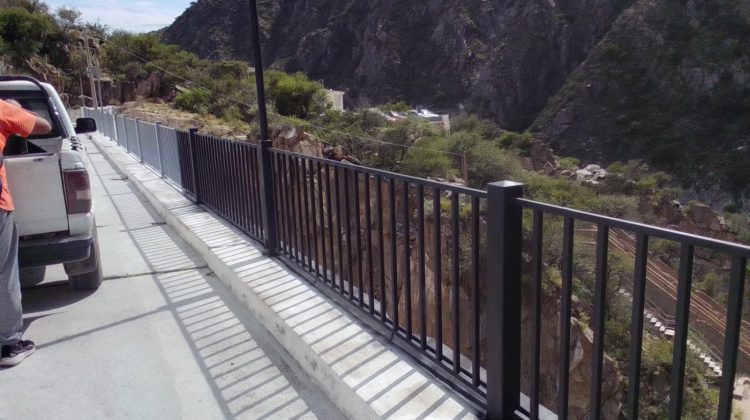 Finalizaron el reacondicionamiento de las barandas de seguridad en el murallón del dique Luján