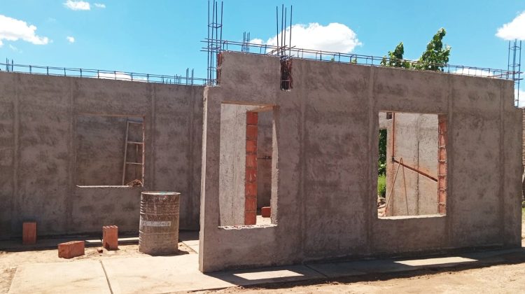 Más familias se acercan a la casa propia con nuevas viviendas en Navia y Unión