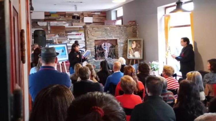 Presentaron dos libros en la Biblioteca Popular Lafinur de Santa Rosa