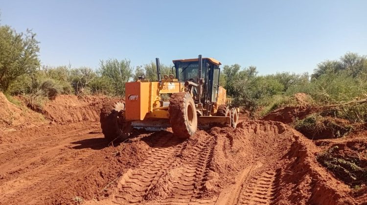 Vialidad Provincial repara caminos no pavimentados en distintos puntos de la provincia