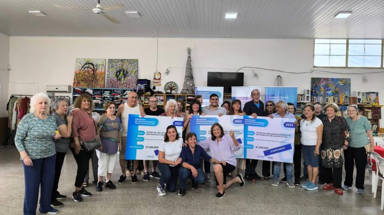 El Gobierno visitó centros de jubilados y asociaciones en localidades del departamento Ayacucho