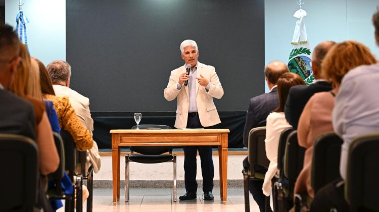 Poggi coordinó una reunión de gabinete en Casa de Gobierno