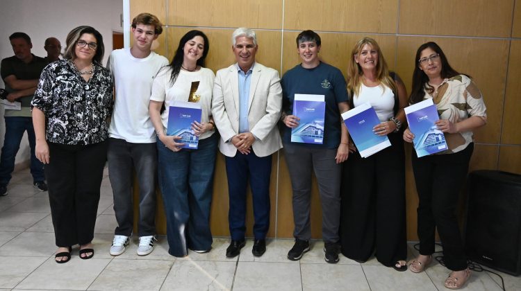 La Provincia fortalece al sector productivo con la entrega de financiamiento a PyMEs