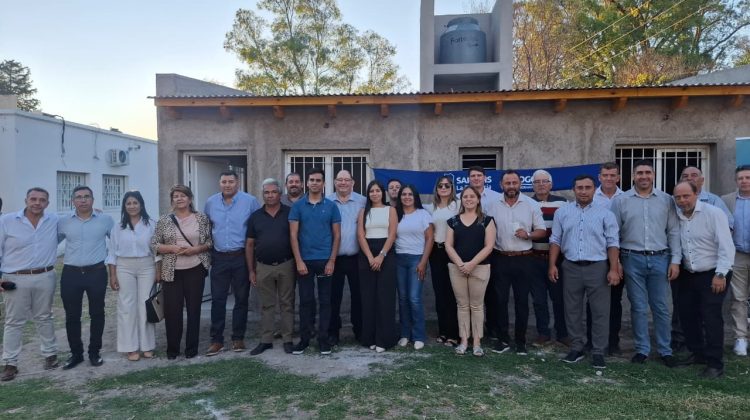 Intendentes visitaron la vivienda modelo de autoconstrucción asistida
