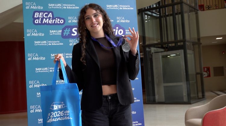 “Es un honor recibir esta beca, estoy agradecida con el Gobierno por brindarnos esta oportunidad”