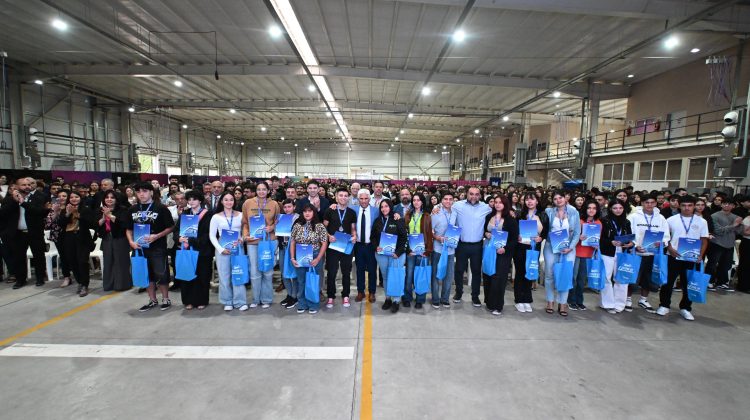 El Gobernador entregó 797 Becas al Mérito a jóvenes de toda la provincia