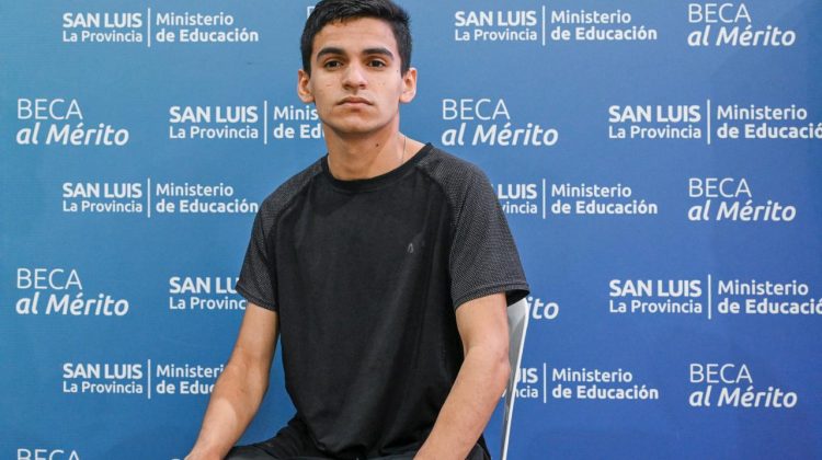 “Esta beca me he dado la oportunidad de seguir estudiando para ser algo en el futuro”