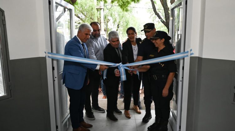 Poggi inauguró la puesta en valor de la Comisaría N°10 de Villa Mercedes