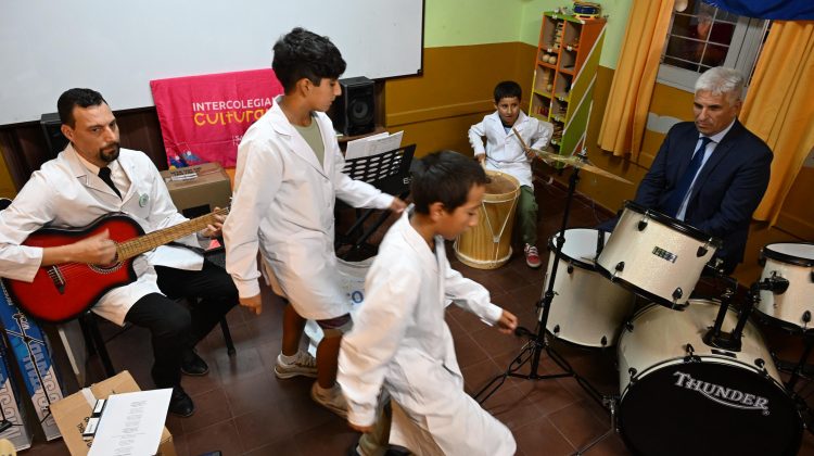 La Escuela ‘Provincia de Neuquén’ se coronó en los Intercolegiales Culturales y recibió su premio