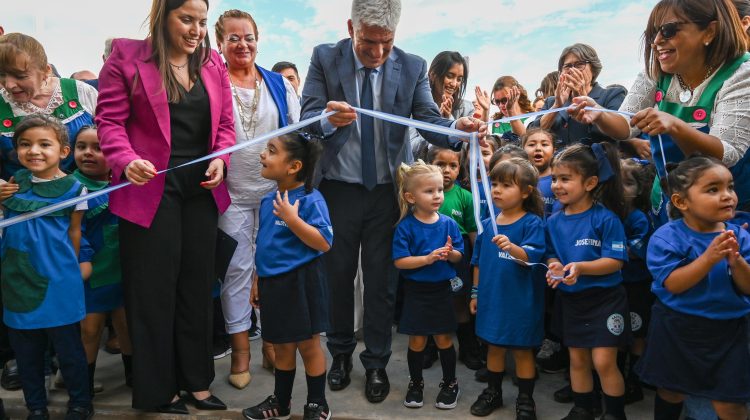 La ENI N°12 ‘Mi valle azul’ inauguró su nuevo edificio con la presencia del Gobernador