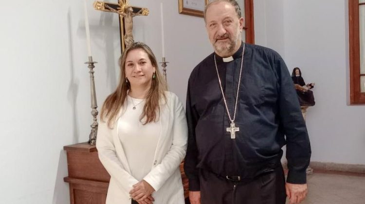 La directora de Cultos se reunió con el obispo Barba para fortalecer el trabajo institucional