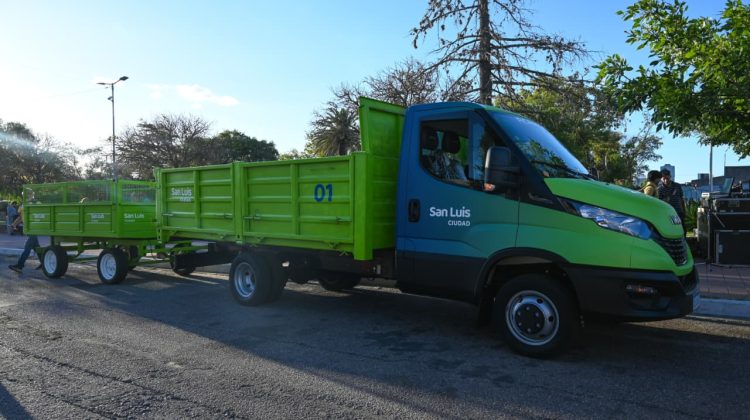 El Municipio inauguró obras de repavimentación y presentó un nuevo camión