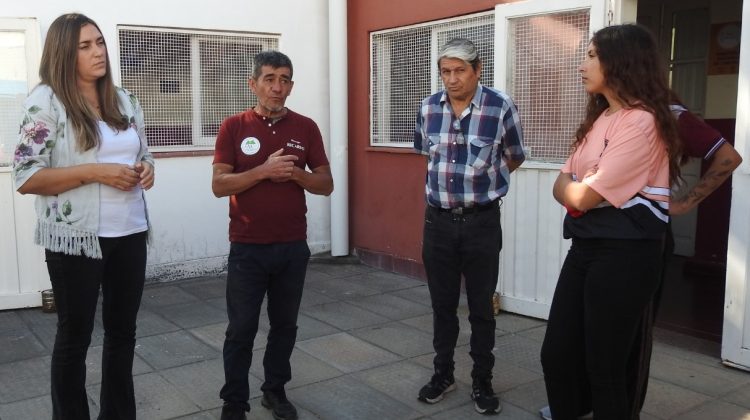 La delegada de El Suyuque recorrió escuelas para fortalecer vínculos
