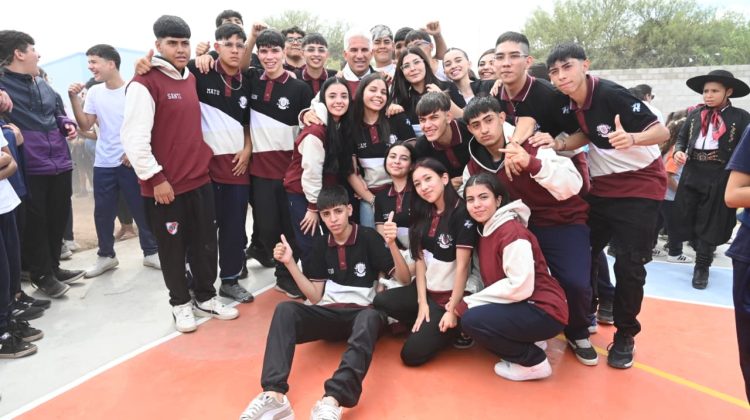 Escuela ‘Progreso y Sueños’: Poggi inauguró un playón deportivo y otorgó fondos para otra obra