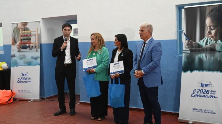 Dos regentes recibieron reconocimiento en la Escuela Técnica N°4