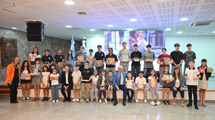 En una tarde de merienda, Poggi premió a los ganadores del Concurso ‘Sumá Leyendo’