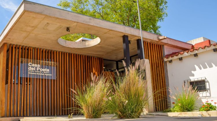 Se inaugura la exposición ‘El bosque da’ en la Casa del Poeta