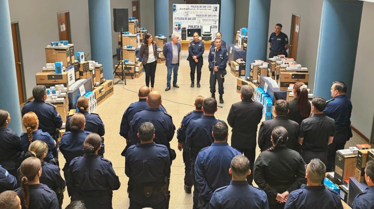 Fortalecen a la Policía con equipamiento tecnológico tras más de 10 años sin entregas similares