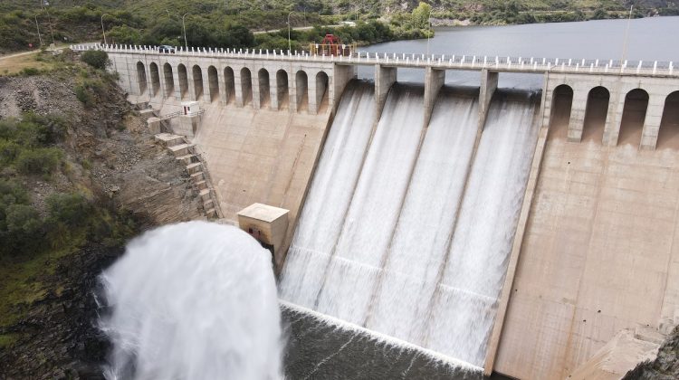 San Luis Agua ejecuta aperturas controladas en seis diques para regular los caudales