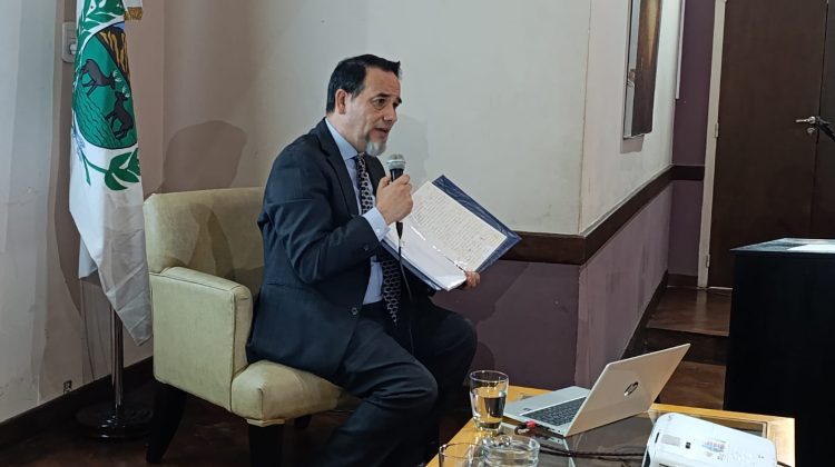 El historiador Guillermo Genini compartió una conferencia sobre la independencia de San Luis