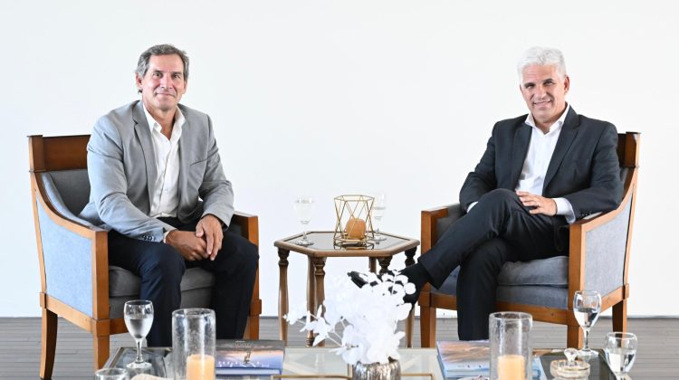 El Gobernador recibió en su despacho a autoridades de la Universidad Austral