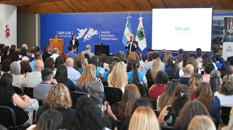 El Gobierno lanzó la diplomatura en Inteligencia Artificial para docentes y directivos escolares