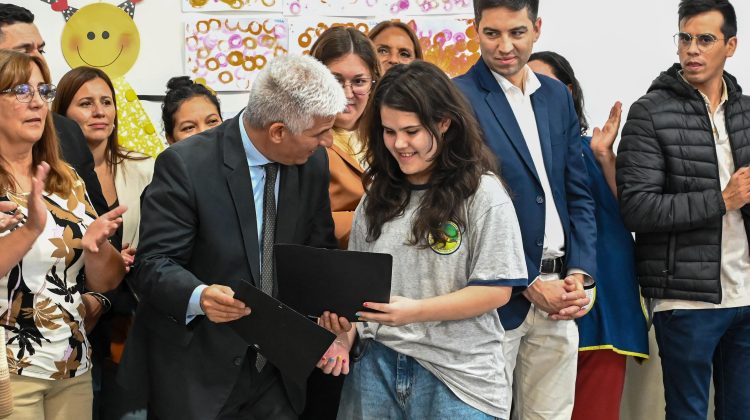 Matilda Mena, de Carpintería, fue premiada por sus producciones en los Intercolegiales Culturales