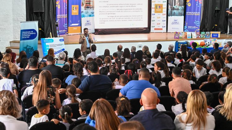 Lanzaron CLIP 2026, una propuesta para llevar la comunicación moderna a las aulas