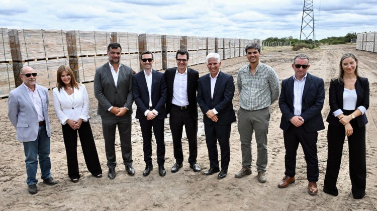 El gobernador Poggi visitó el parque fotovoltaico que Aisa Group construye en Nogolí