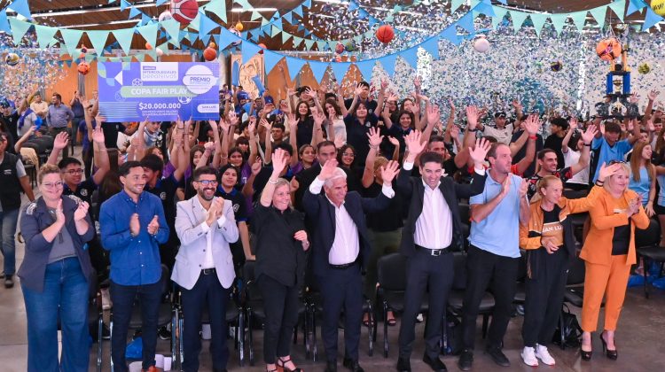 El Gobierno presentó los Intercolegiales Deportivos 2026 y premió a las escuelas destacadas de 2025