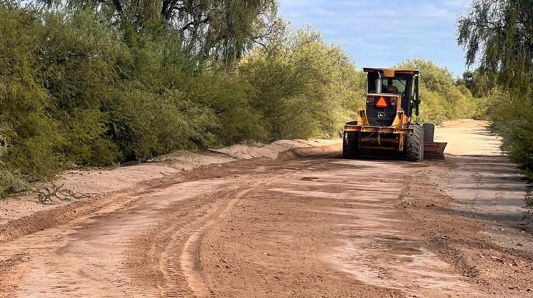 Vialidad realizó mantenimiento de caminos en Cañada Honda y Las Aguadas 