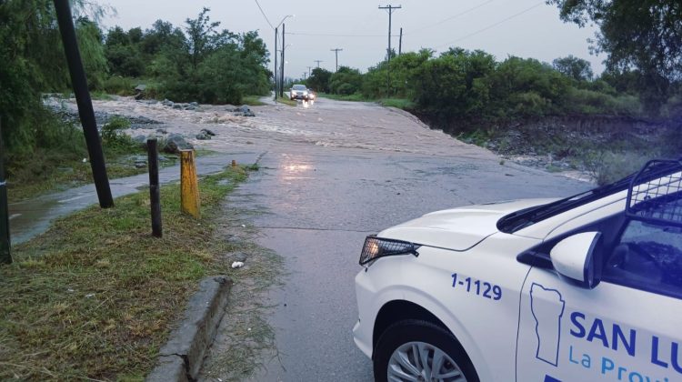 La Policía advierte sobre crecidas de ríos y cortes preventivos tras las intensas lluvias