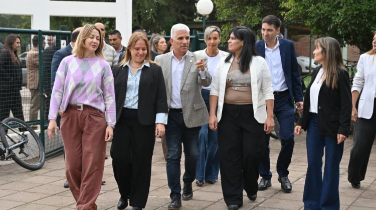 Poggi visito la Escuela Técnica ‘Elena Ossola de Horas’ en el comienzo del ciclo lectivo