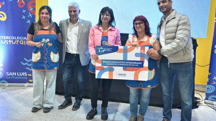 Estudiantes y docentes de Naschel recibieron el Boleto Educativo Interurbano