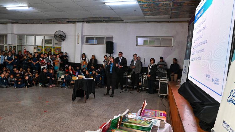 El Gobernador lanzó el programa ‘Desafi.a 2026’ en la escuela de Nogolí