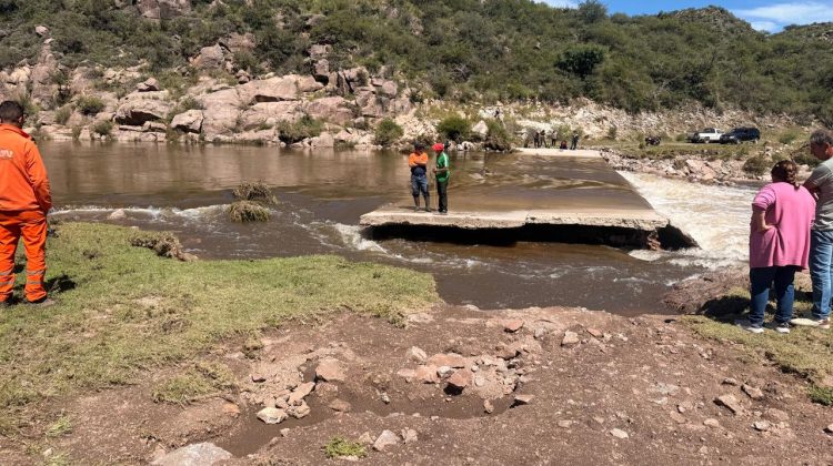 Asisten a familias afectadas por las inundaciones en el departamento San Martín